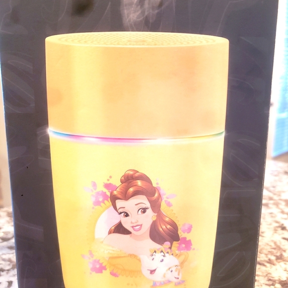 Bluetooth Disney Princess Belle Led Humidifier & Wireless Speaker - Picture 4 of 5